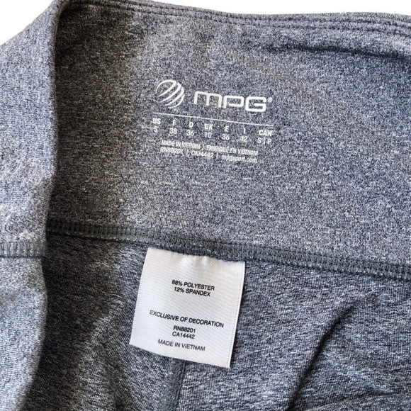 MPG Cropped Athletic Leggings - Picture 4 of 4
